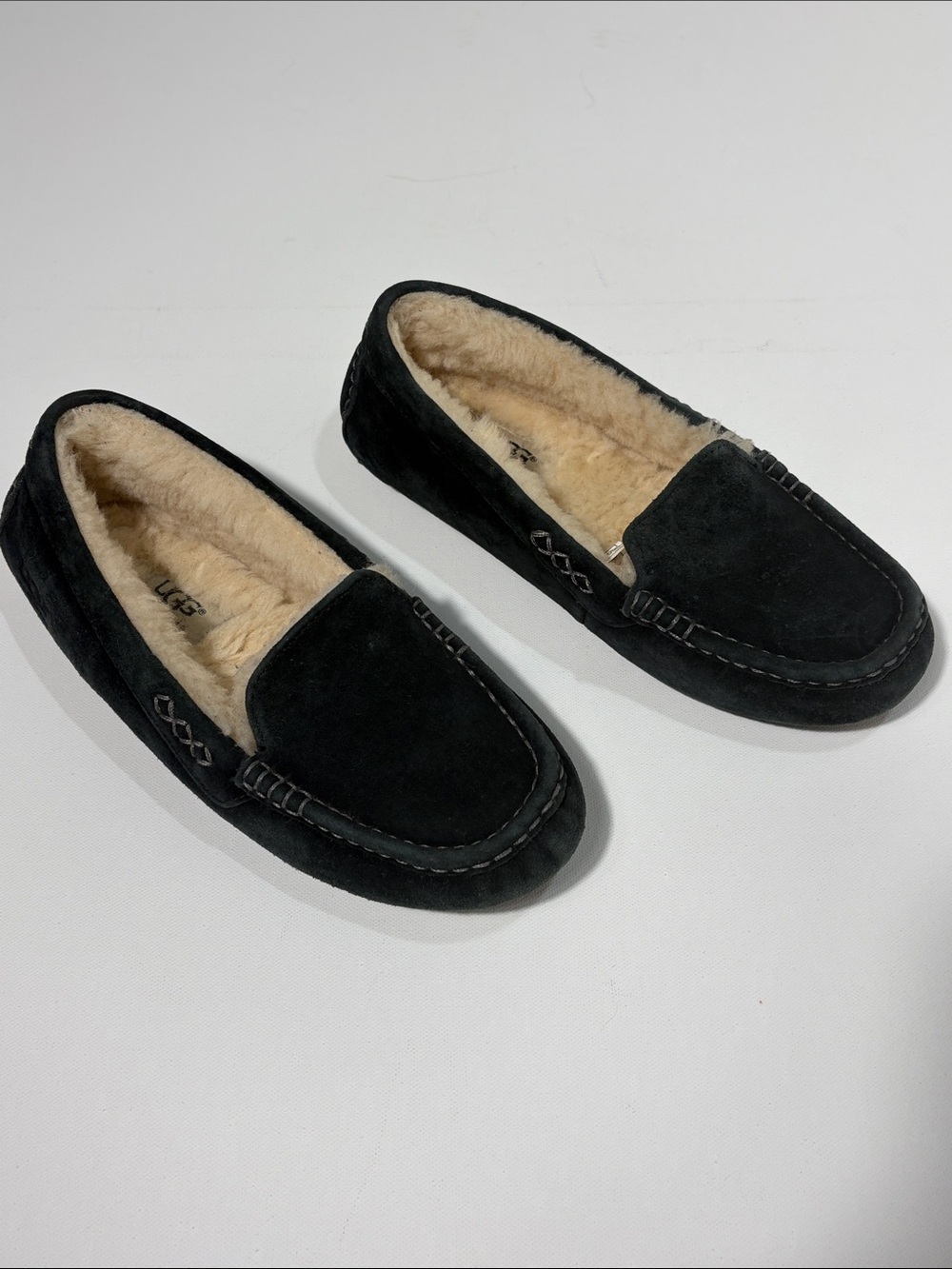 UGG Dakota Slippers Black Suede Shearling Moccasin Womens 7 Cozy - Picture 3 of 7